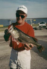 picture - Clyde with bass