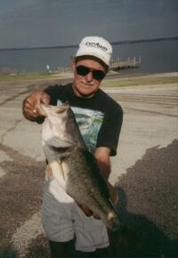 picture - Clyde with bass